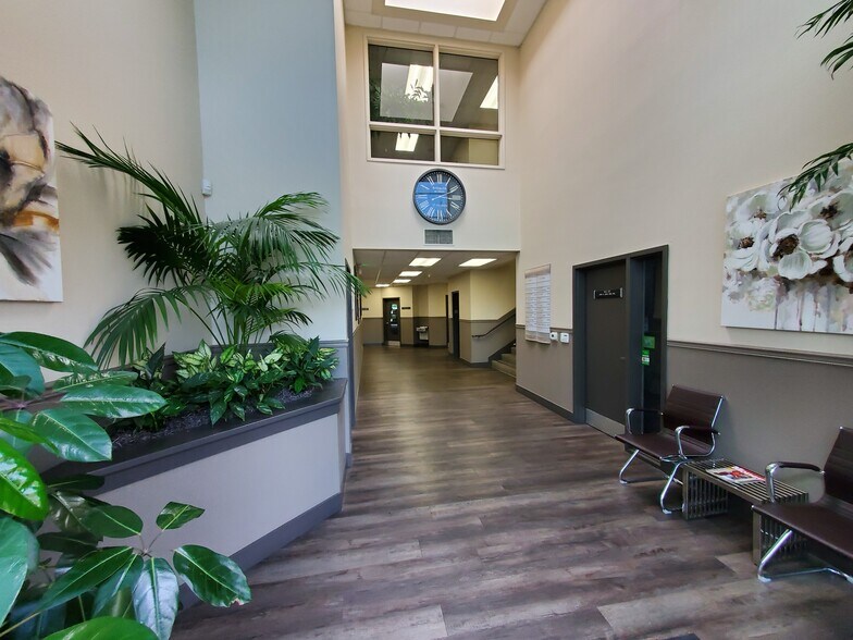 More Photos Of 1568 Creekside Dr, Folsom Office For Lease