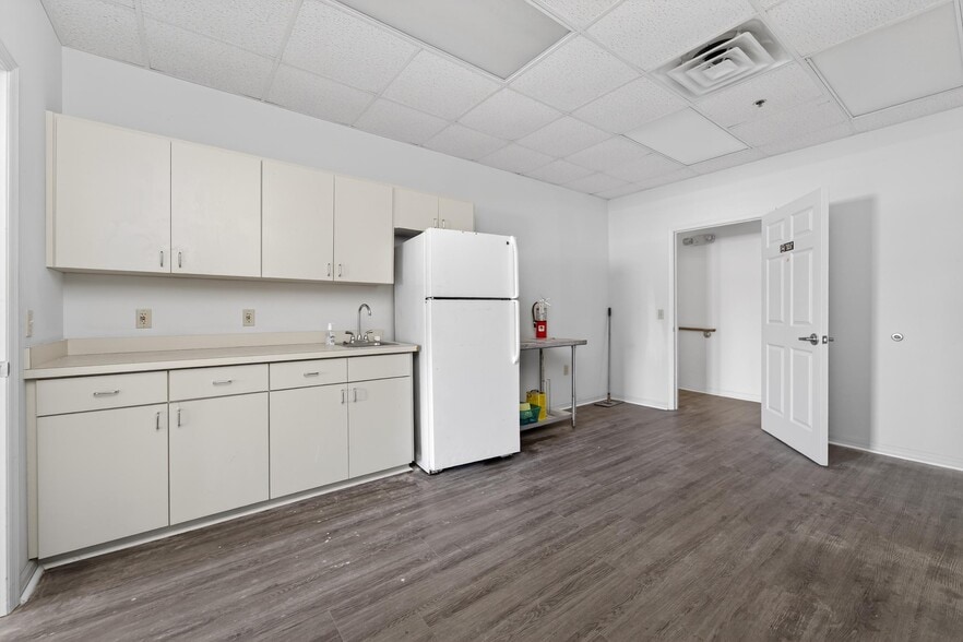 More Photos Of 106-109 N Evers St, Plant City Medical For Sale