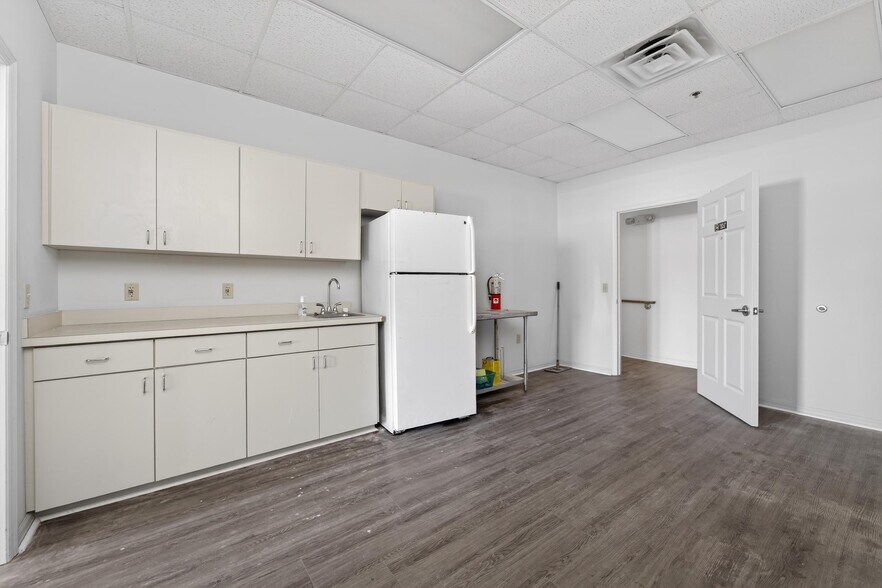 More Photos Of 106-109 N Evers St, Plant City Medical For Lease