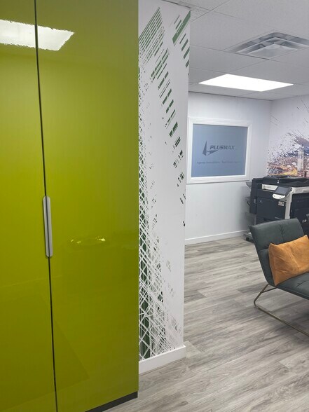 More Photos Of 3858-3870 Notre-Dame, Laval Office For Sale