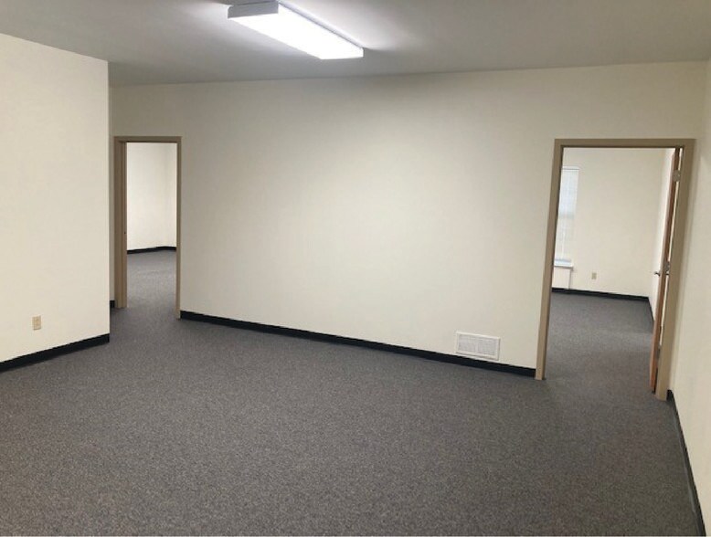 More Photos Of 1821 Sherman Dr, Saint Charles Medical For Lease