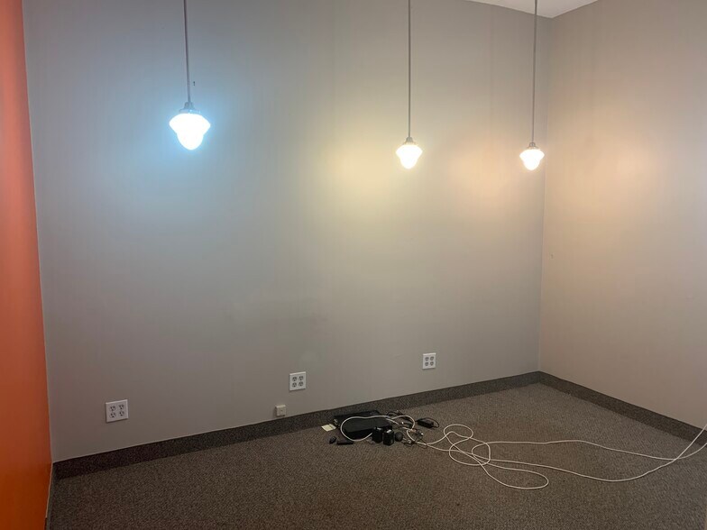More Photos Of 356-358 Main St E, Hamilton Storefront Retail Residential For Lease