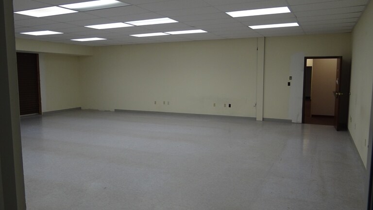 More Photos Of 860 Broad St, Emmaus Light Manufacturing For Lease