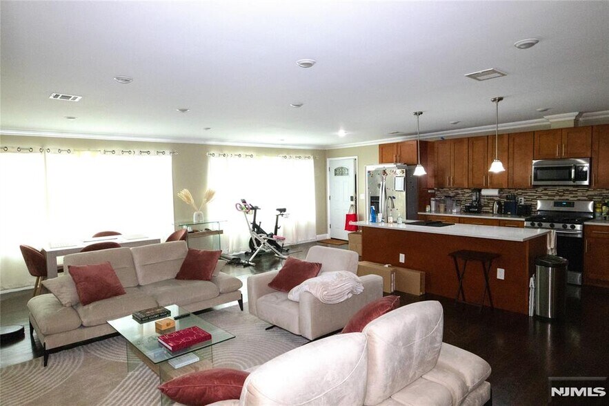 More Photos Of 6805 Meadowview Ave, North Bergen Apartments For Sale