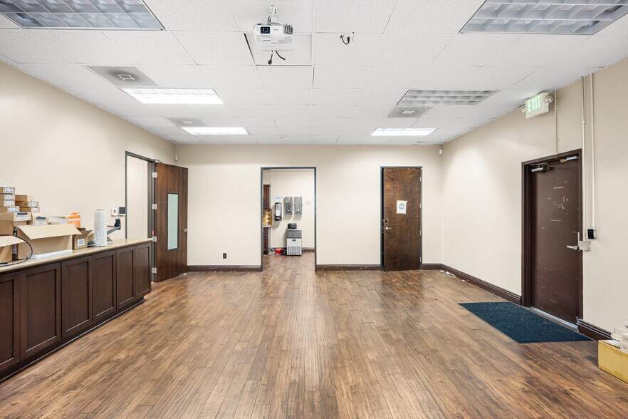 More Photos Of 2525 W Woodland Dr, Anaheim Office For Lease