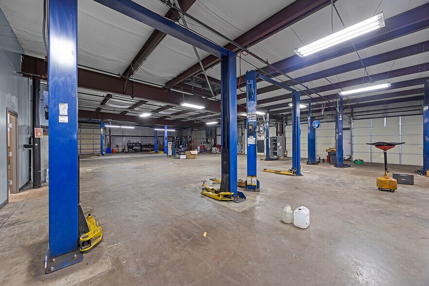More Photos Of 3301 Eastend Ave, Humboldt Auto Dealership For Sale