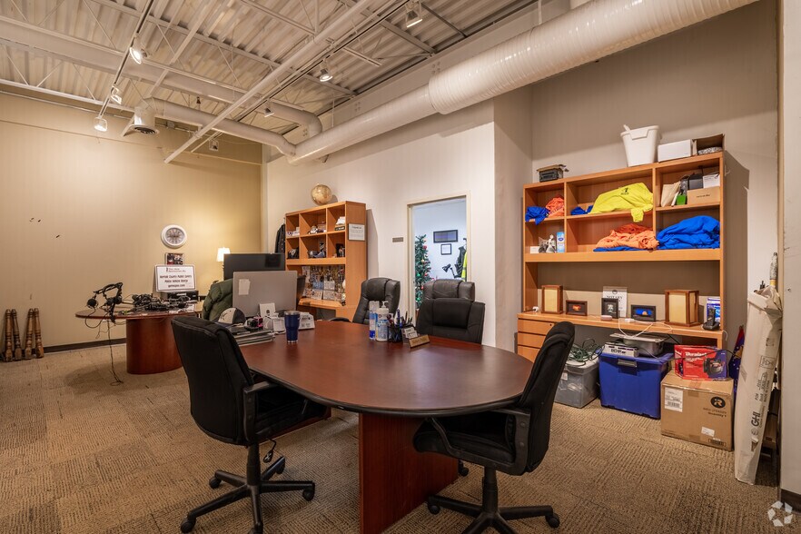 More Photos Of 293-317 Libbey Industrial Pky, Weymouth Light Distribution For Lease