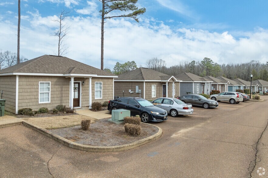 More Photos Of 360-372 Acadia Loop, Oxford Apartments For Sale