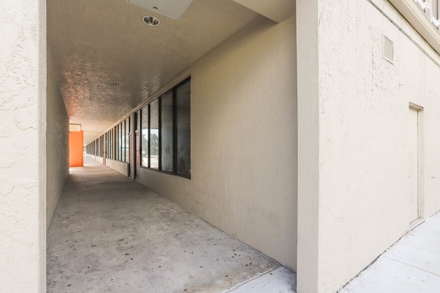 More Photos Of 201-233 S Federal Hwy, Pompano Beach Storefront For Lease