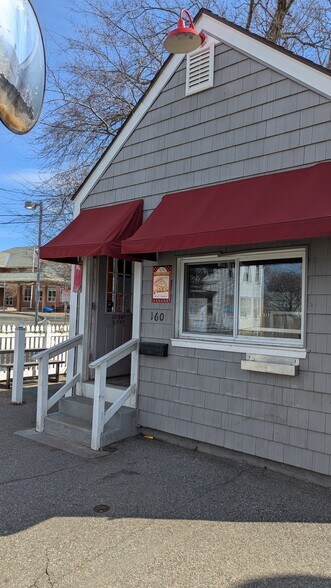 More Photos Of 160 Lynn St, Peabody Freestanding For Sale