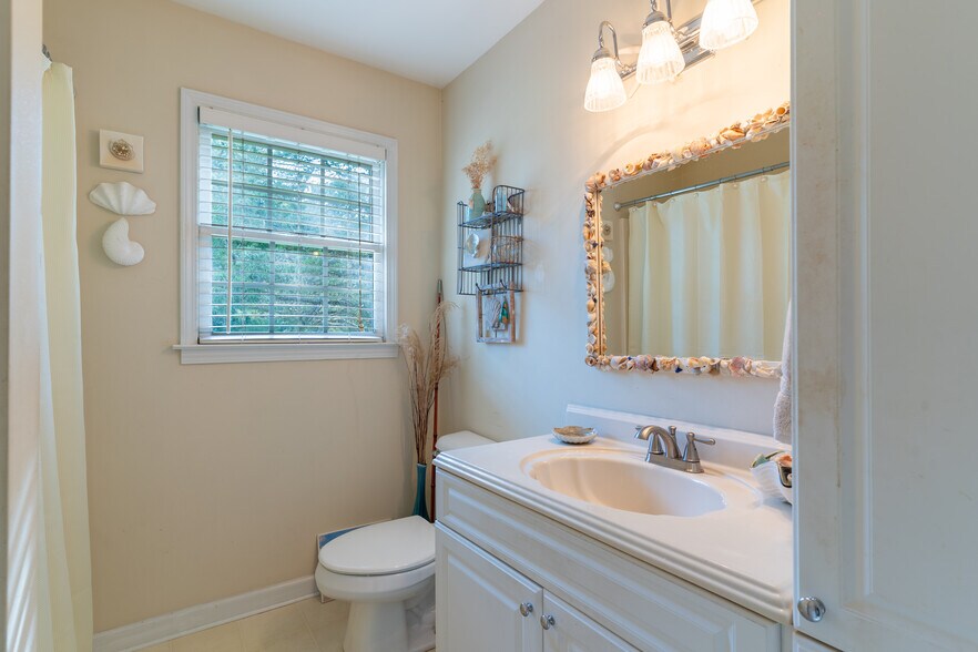 More Photos Of 1537 Jackson St, Locust Grove Office Residential For Sale