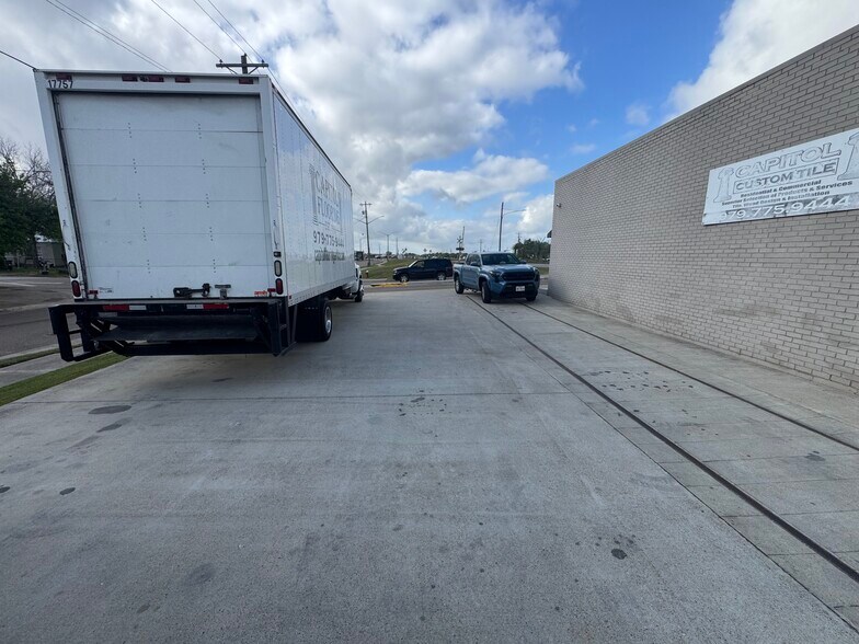 More Photos Of 100 E 32nd St, Bryan Freestanding For Lease