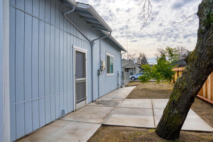 More Photos Of 143 Oregon #B st, Ripon Flex For Lease