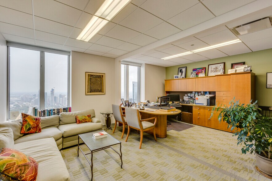 More Photos Of 200 E Randolph St, Chicago Office For Lease
