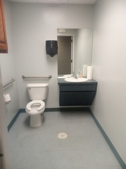 More Photos Of 223 S Lynn Riggs Blvd, Claremore Office For Sale