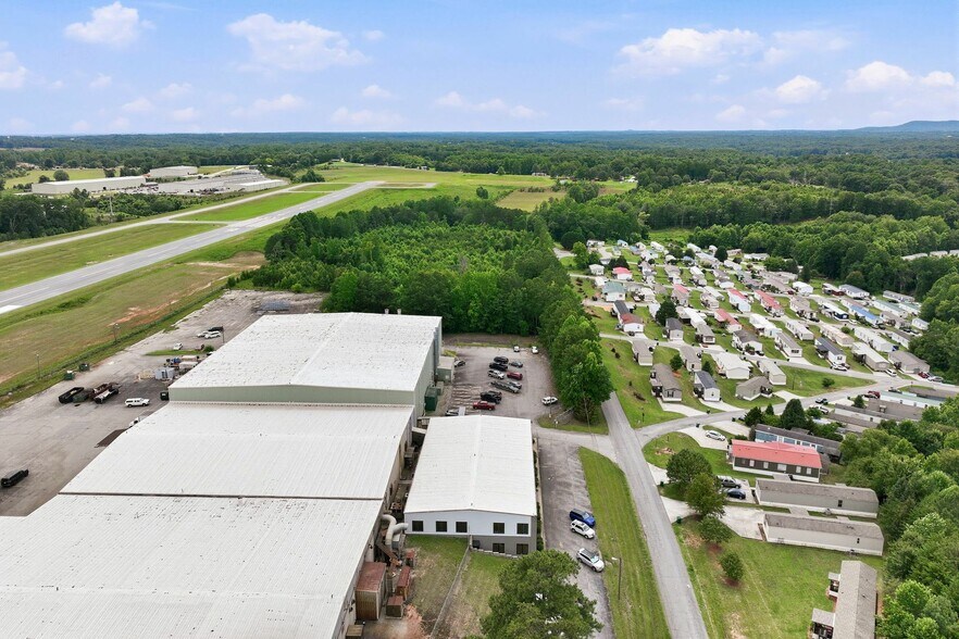 More Photos Of 264 Stapleton Rd, Cornelia Distribution For Lease