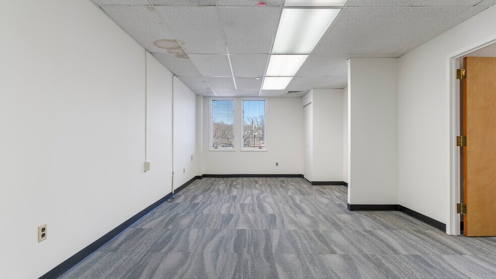 More Photos Of 10903 Indian Head Hwy, Fort Washington Office For Sale