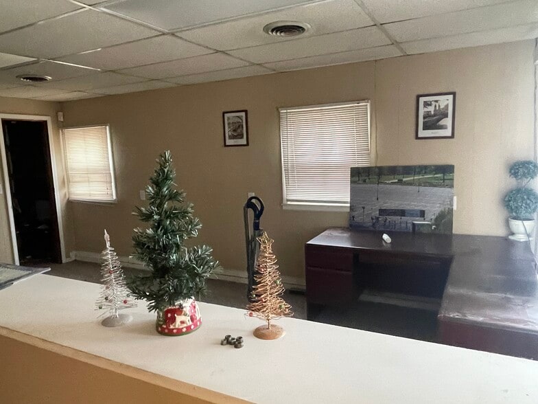 More Photos Of 6500 E 35th Ter, Kansas City Unknown For Lease