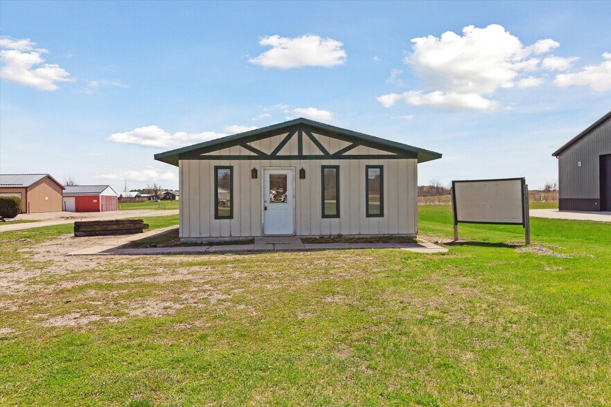 More Photos Of 1395 W Monroe Rd, Saint Louis Office For Sale