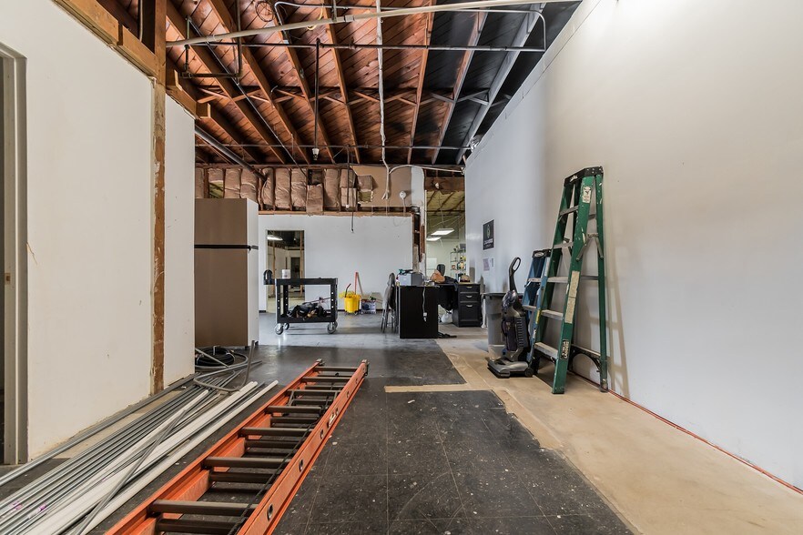 More Photos Of 5117-5125 Calmview Ave, Baldwin Park Manufacturing For Lease