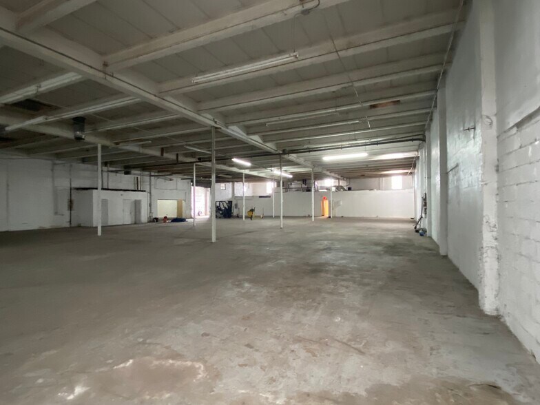 More Photos Of 7130 NW 35th Ave, Miami Warehouse For Lease