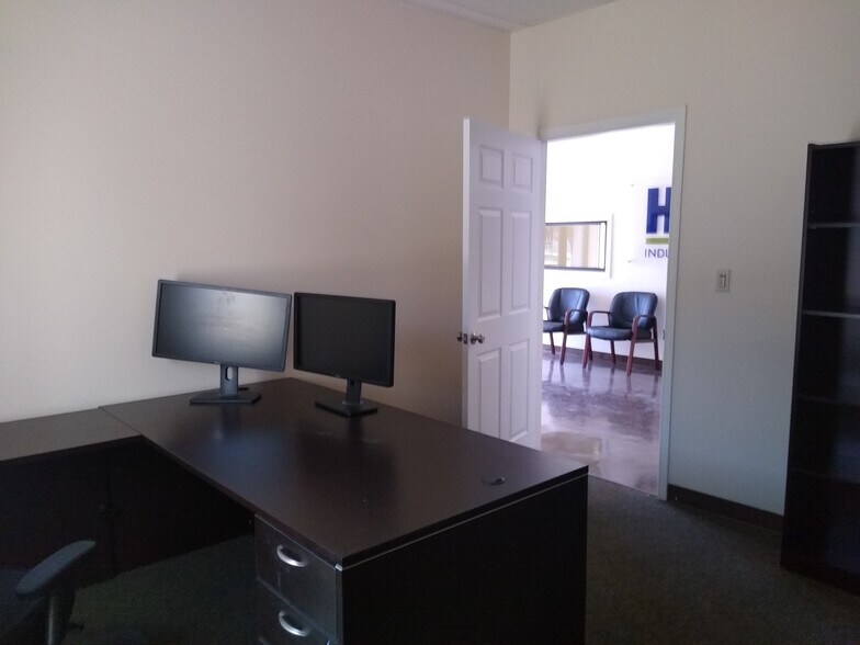 More Photos Of 1959 Saratoga Blvd, Corpus Christi Warehouse For Sale