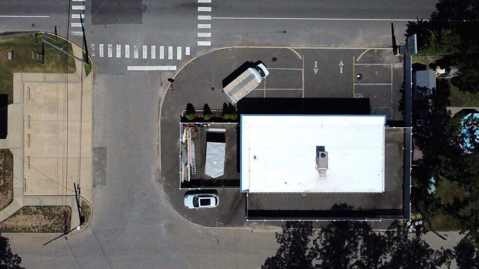 More Photos Of 431 Mantoloking Rd, Brick Storefront Retail Office For Sale