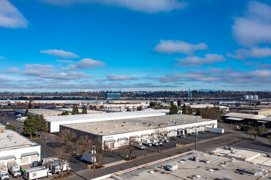 More Photos Of 3205-3223 NW Guam St, Portland Light Manufacturing For Lease