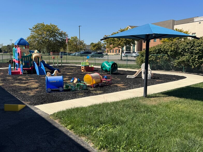 More Photos Of 7810 Graphics Way, Lewis Center Office For Sale