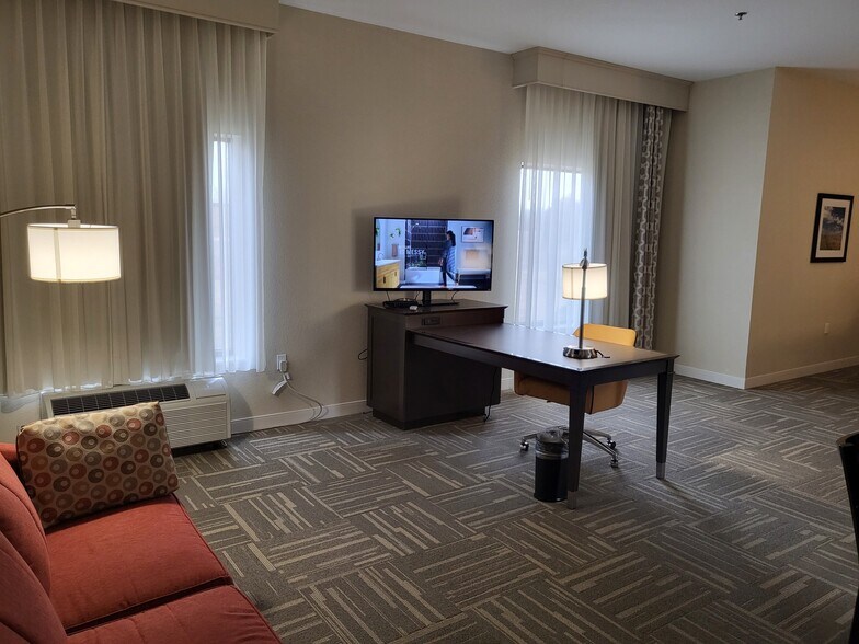 More Photos Of 200 N Centennial Dr, Mcpherson Hotel For Sale