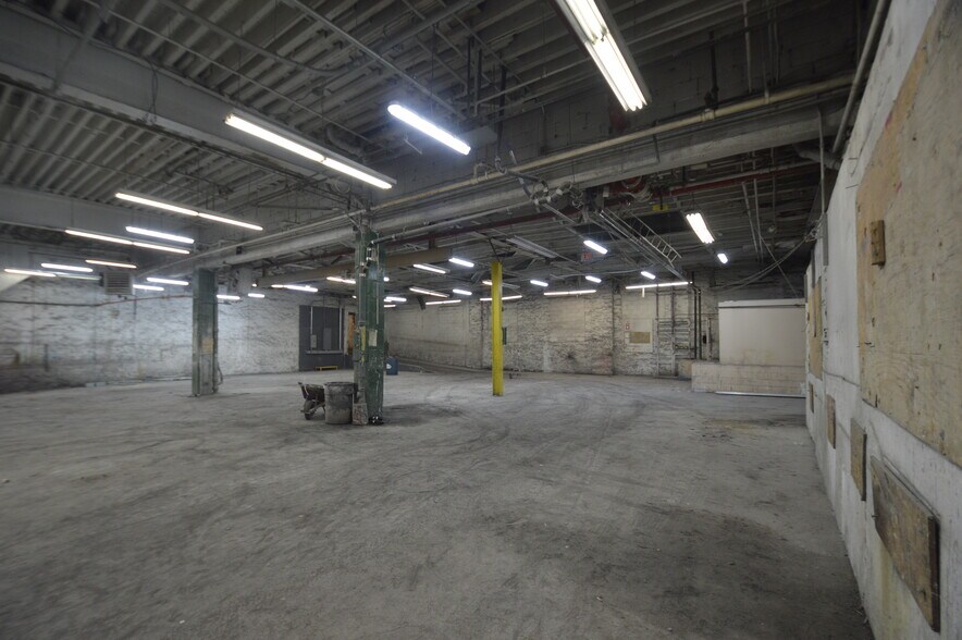 More Photos Of 805 E 139th St, Bronx Showroom For Lease