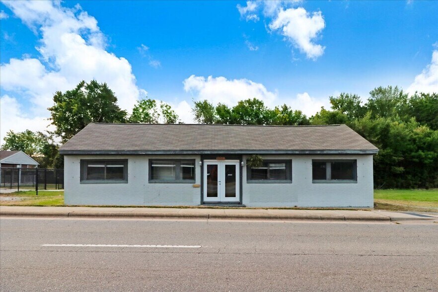 Primary Photo Of 651 N Brightleaf Blvd, Smithfield Daycare Center For Sale