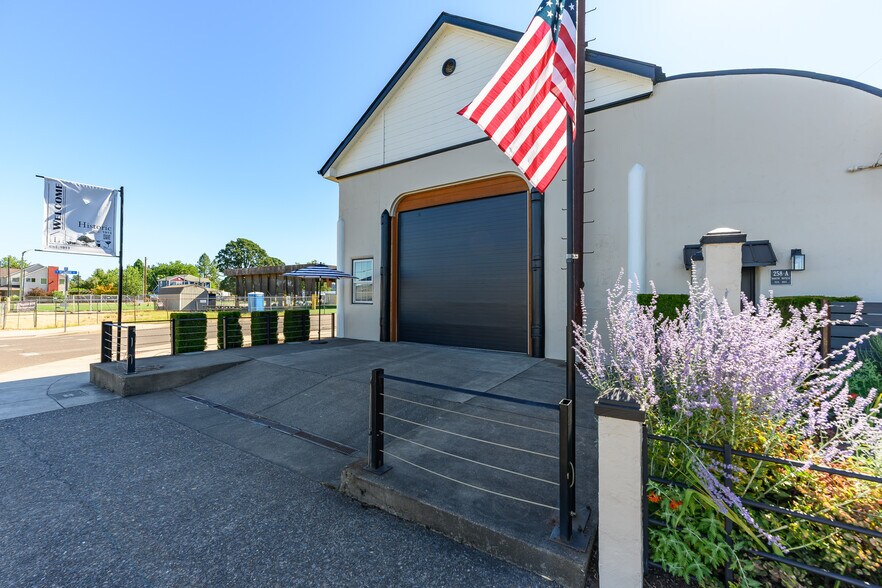 More Photos Of 258 N Kutch St, Carlton Storefront For Lease