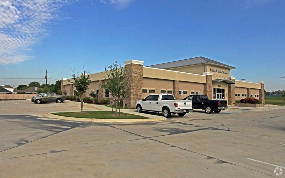 More Photos Of 300 Rufe Snow Dr, Keller Medical For Sale