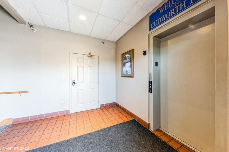 More Photos Of 4629 N Port Washington Rd, Milwaukee Restaurant For Sale