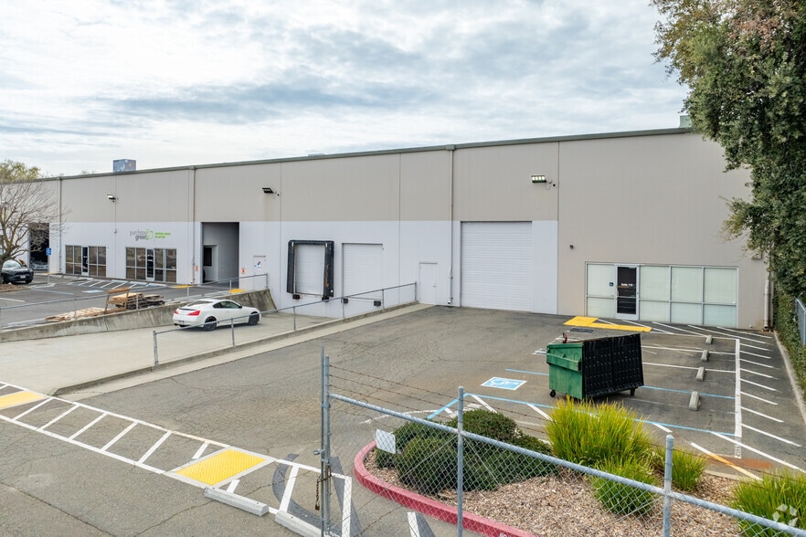 More Photos Of 879 F St, West Sacramento Warehouse For Lease