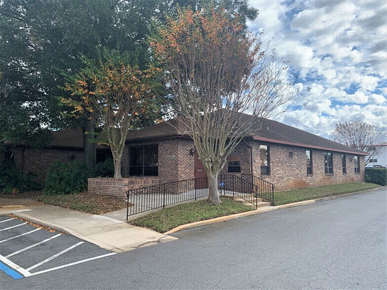 Primary Photo Of 7516 Ridge Rd, Port Richey Office For Sale