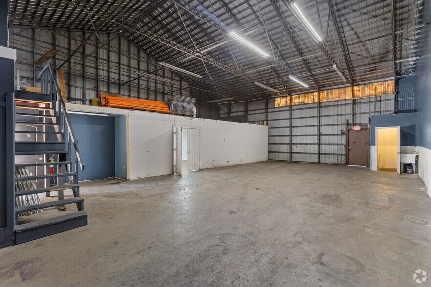 More Photos Of 1566 SE South Niemeyer Cir, Port Saint Lucie Warehouse For Sale