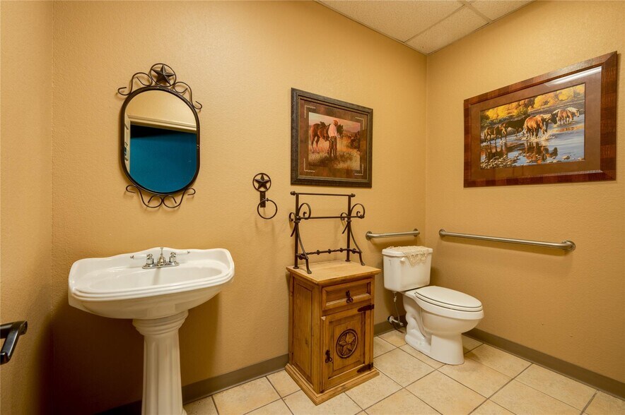 More Photos Of 103 Gene Autry dr, Tioga Flex For Lease