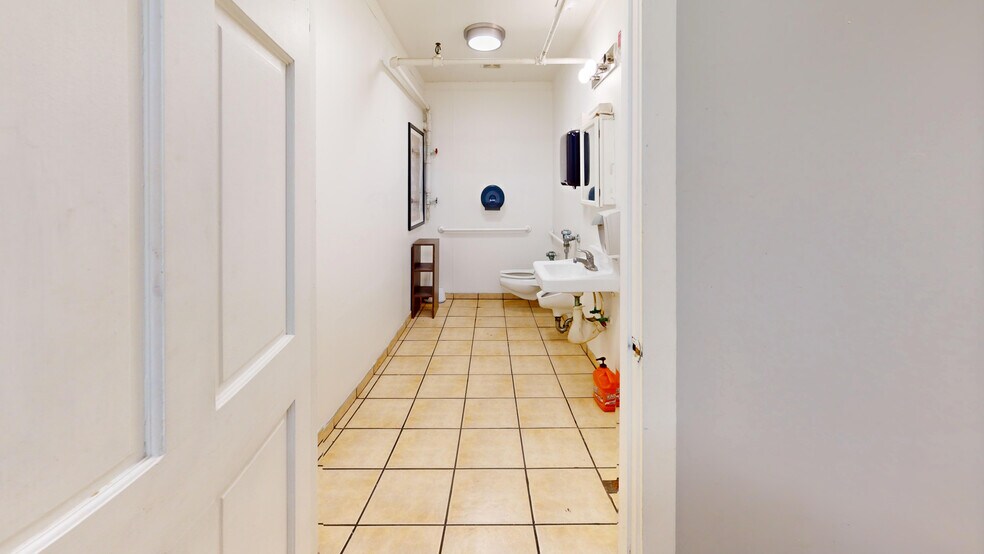 More Photos Of 111 S Lake St, Montgomery Service For Sale