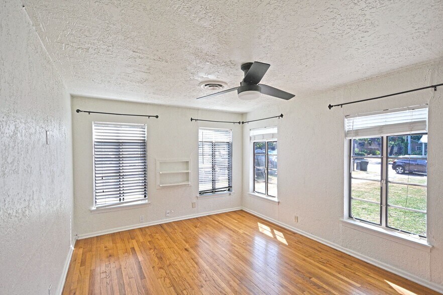 More Photos Of 268 E Mill St, New Braunfels Medical For Lease