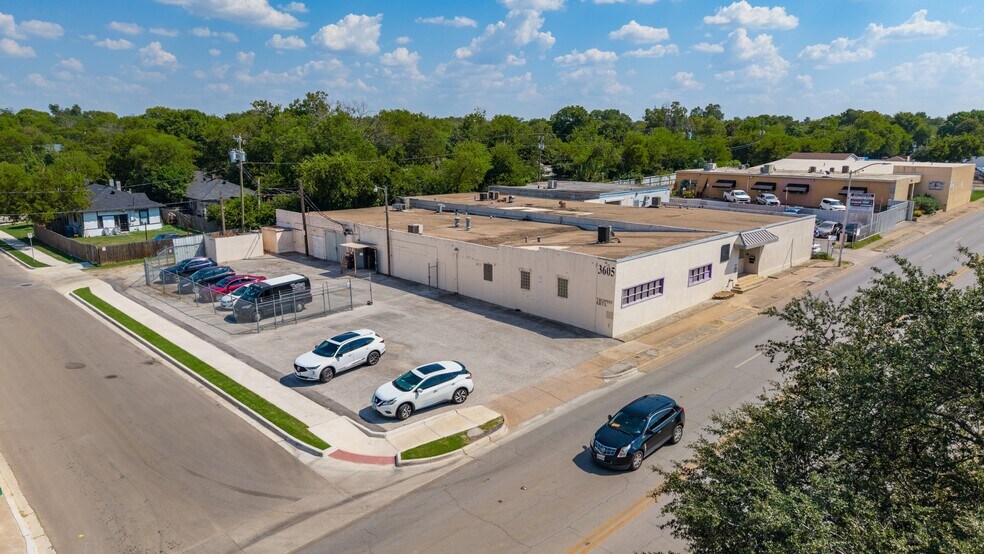 More Photos Of 3605 McCart Ave, Fort Worth Distribution For Lease