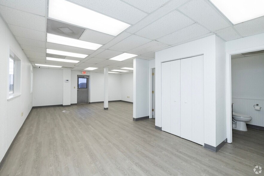 More Photos Of 7818 Depot Ln, Tampa Warehouse For Sale