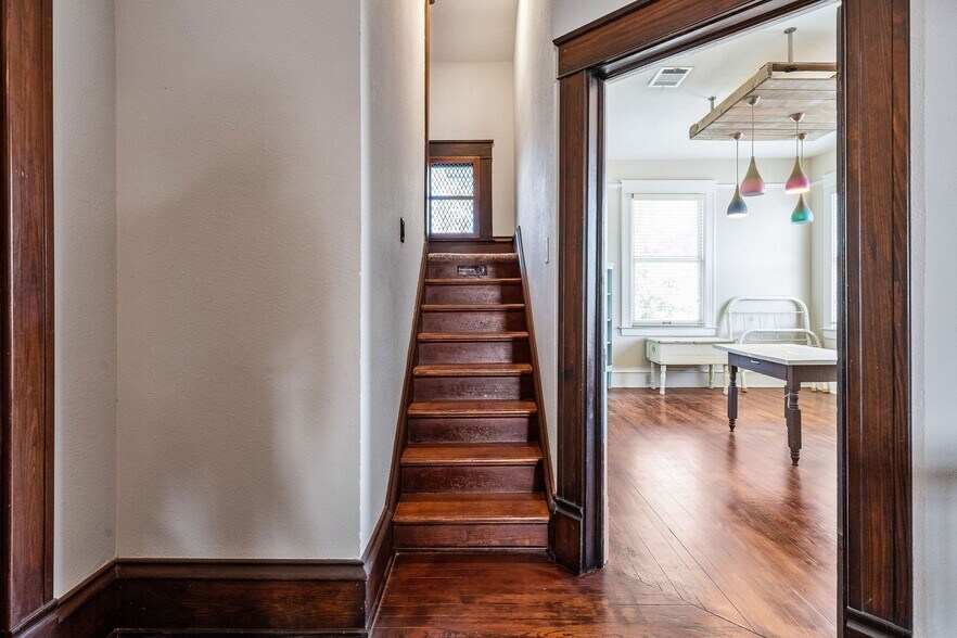 More Photos Of 312 N Central Ave, Cameron Restaurant For Sale