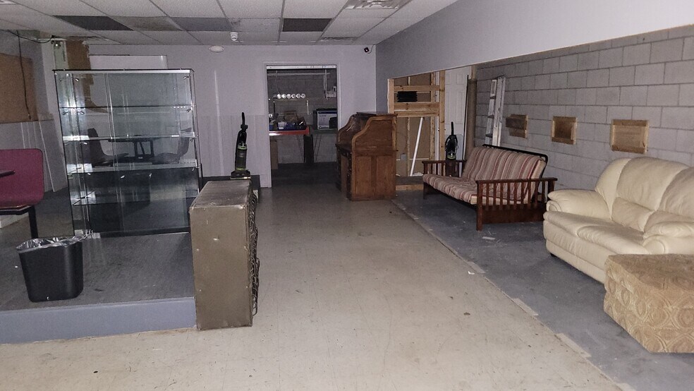 More Photos Of 200 Main St, Addison General Retail For Sale