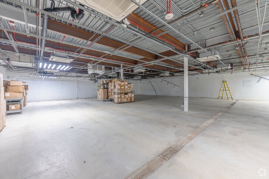 More Photos Of 4145 Wagon Trail Ave, Las Vegas Warehouse For Lease