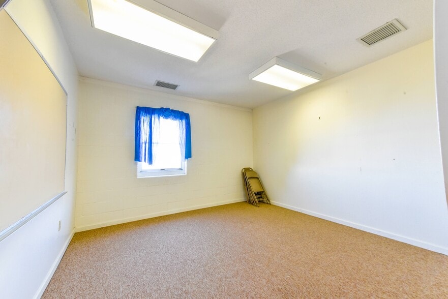 More Photos Of 3901 Raeford Rd, Fayetteville Religious Facility For Lease