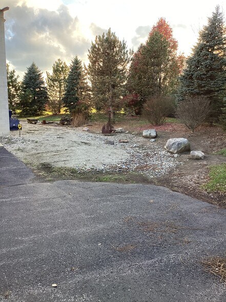 More Photos Of 360 E State Line Rd, Toledo Light Manufacturing For Lease