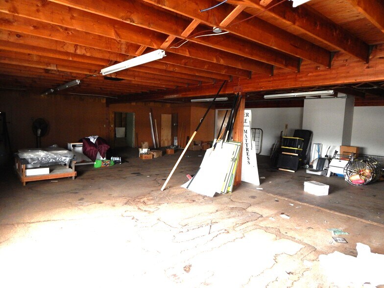 More Photos Of 635 SE Stephens St, Roseburg Freestanding For Lease