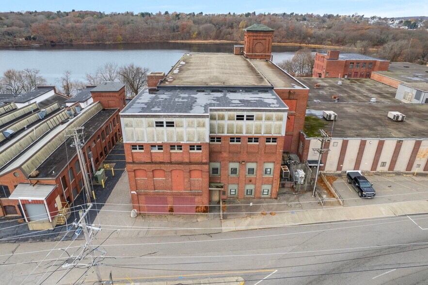 More Photos Of 721 School St, Pawtucket Manufacturing For Lease